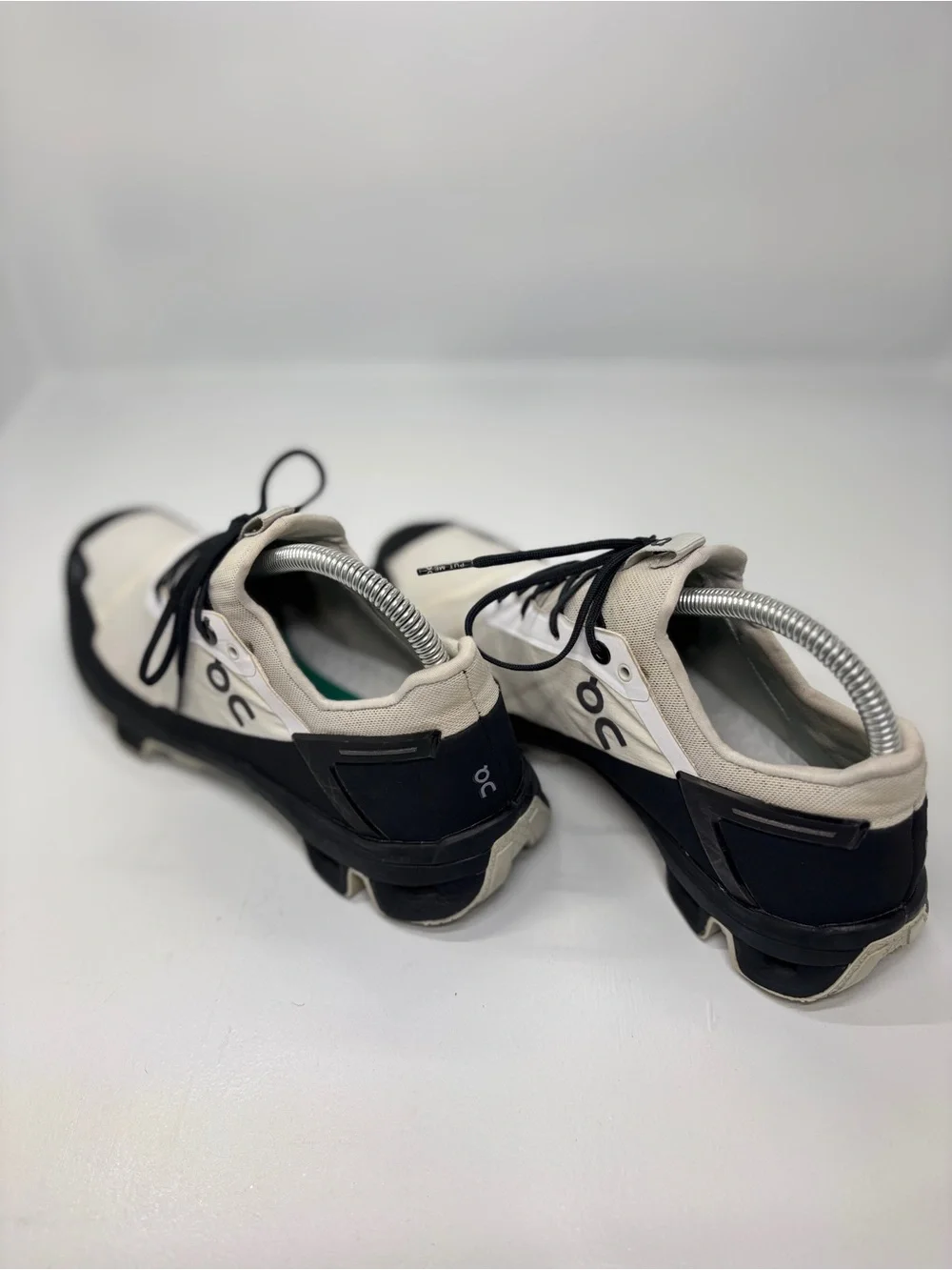 On Cloudventure Peak Women’s 9 White Black Trail Running Shoes